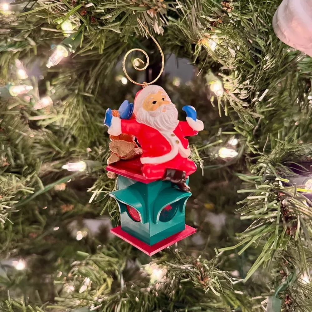 1984 Hallmark City Lights Santa on Traffic Light Vintage Keepsake Ornament